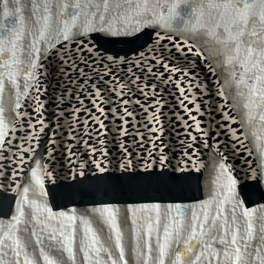 Leopard print knitted sweater